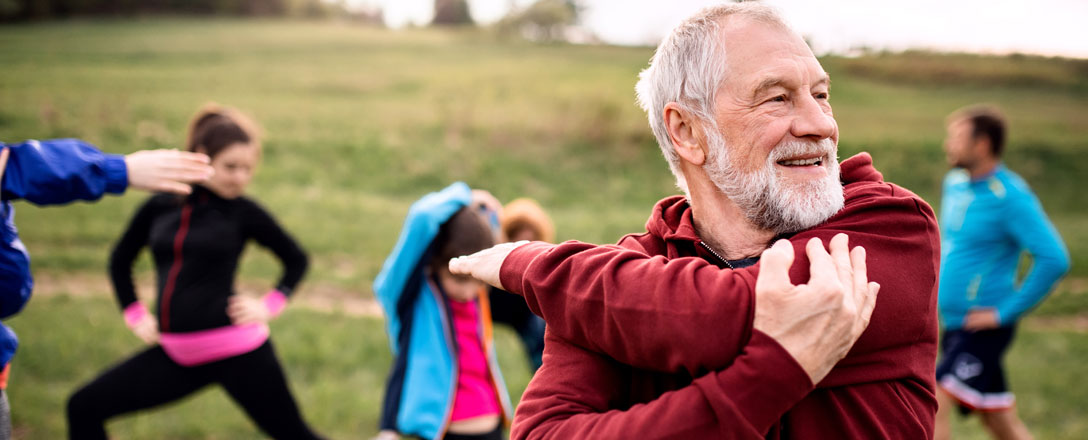 Senior:innen betreiben Sport