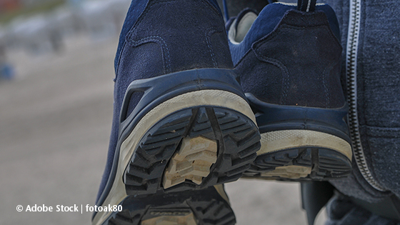 blaue laufschuhe