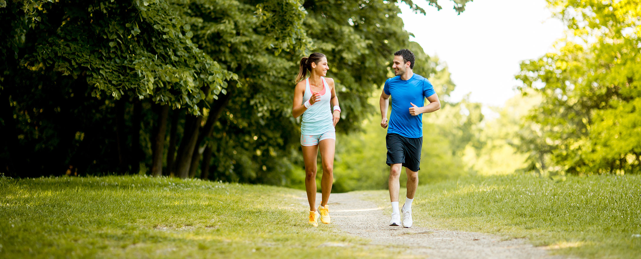 Frau und Mann beim Sport